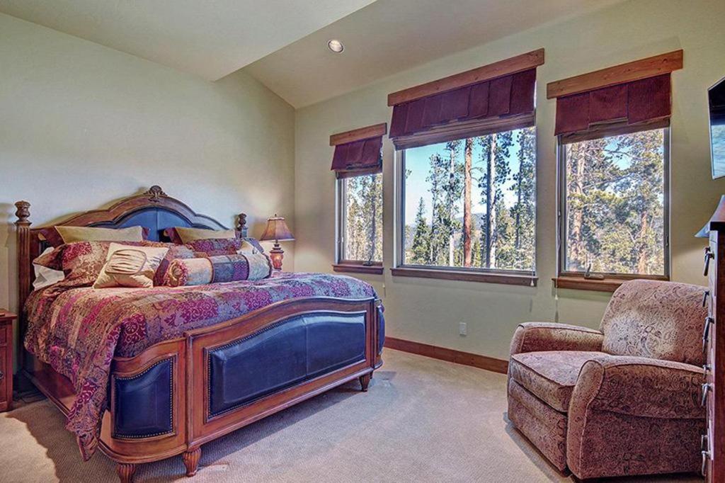 Moose Crossing Lodge