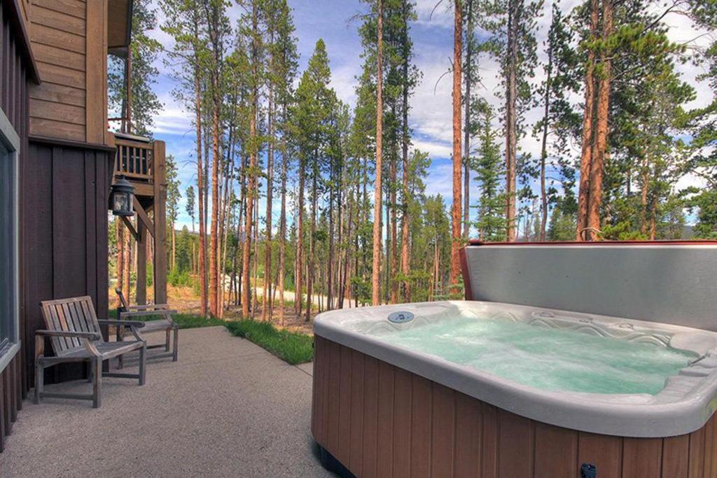 Moose Crossing Lodge