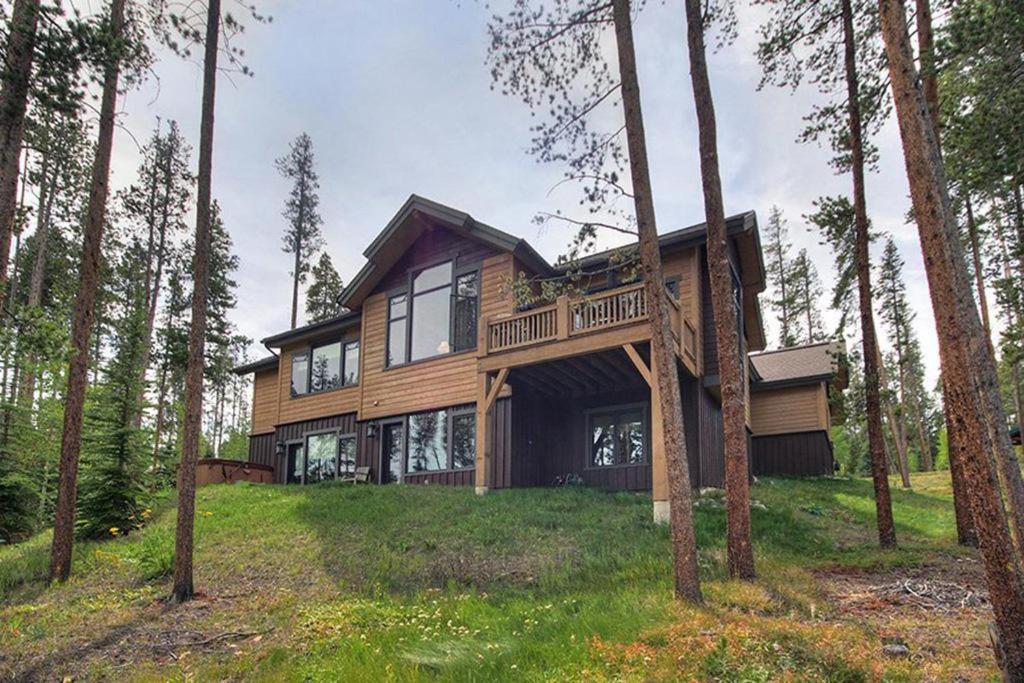 Moose Crossing Lodge