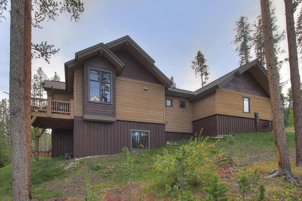 Moose Crossing Lodge
