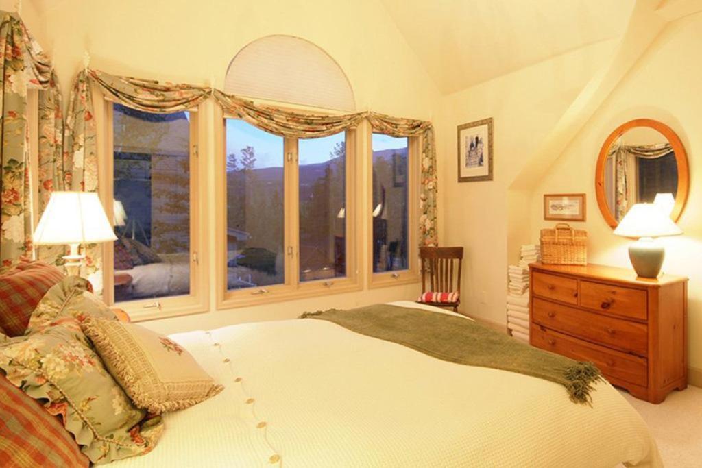 Lincoln Place Chalet