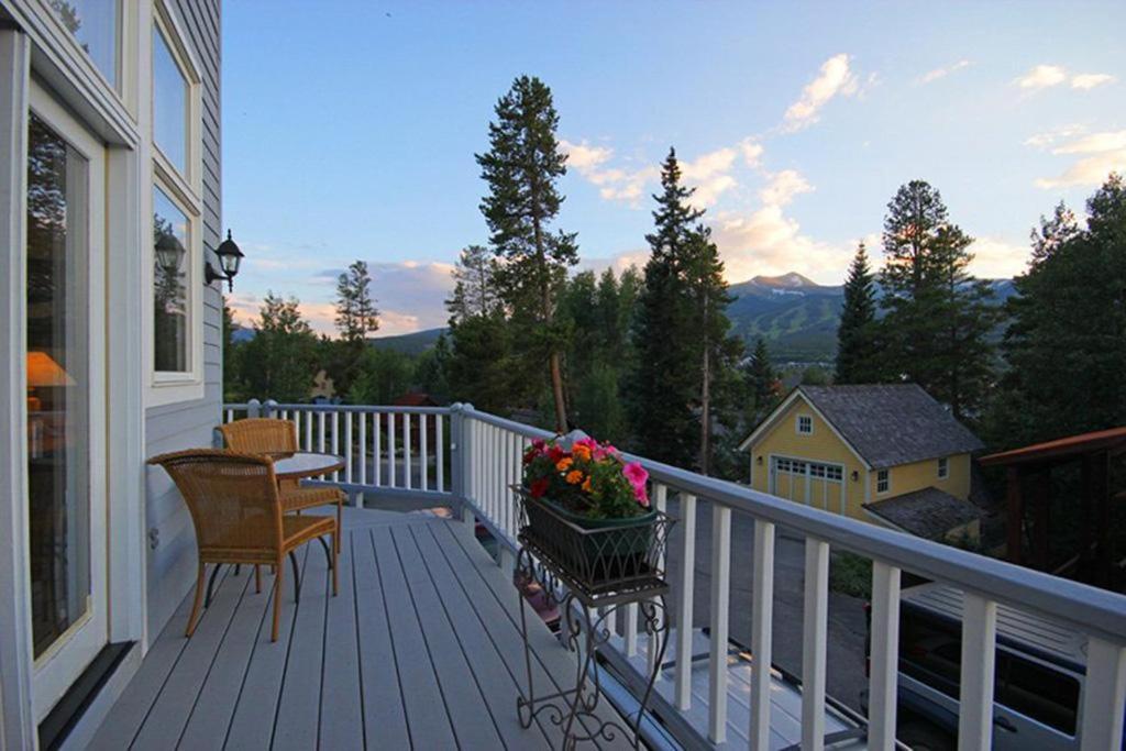 Lincoln Place Chalet