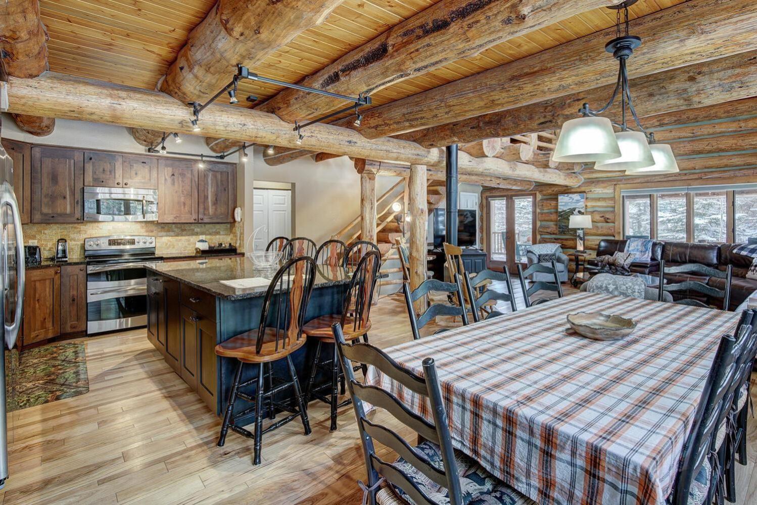 Peaceful Pines Log Lodge view 4
