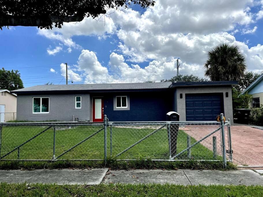 Home in West Palm Beach, FL -Ware view 2
