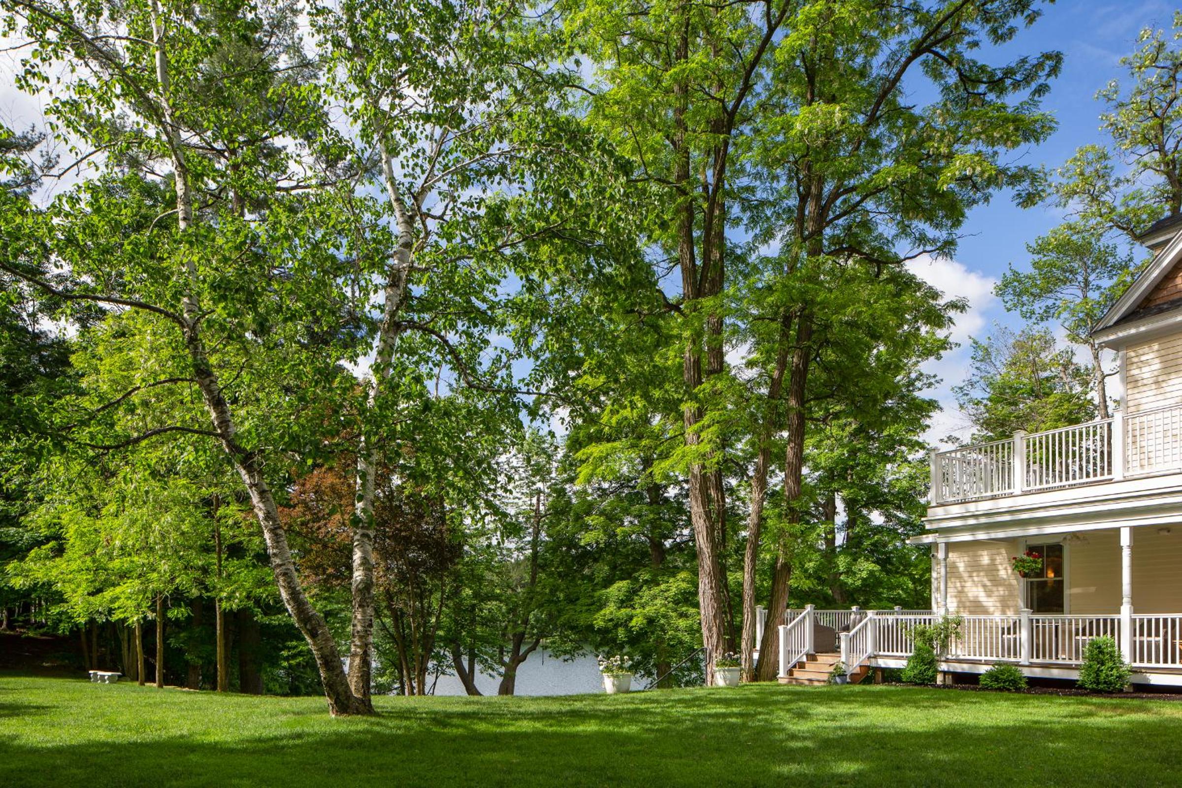 Lakehouse Inn