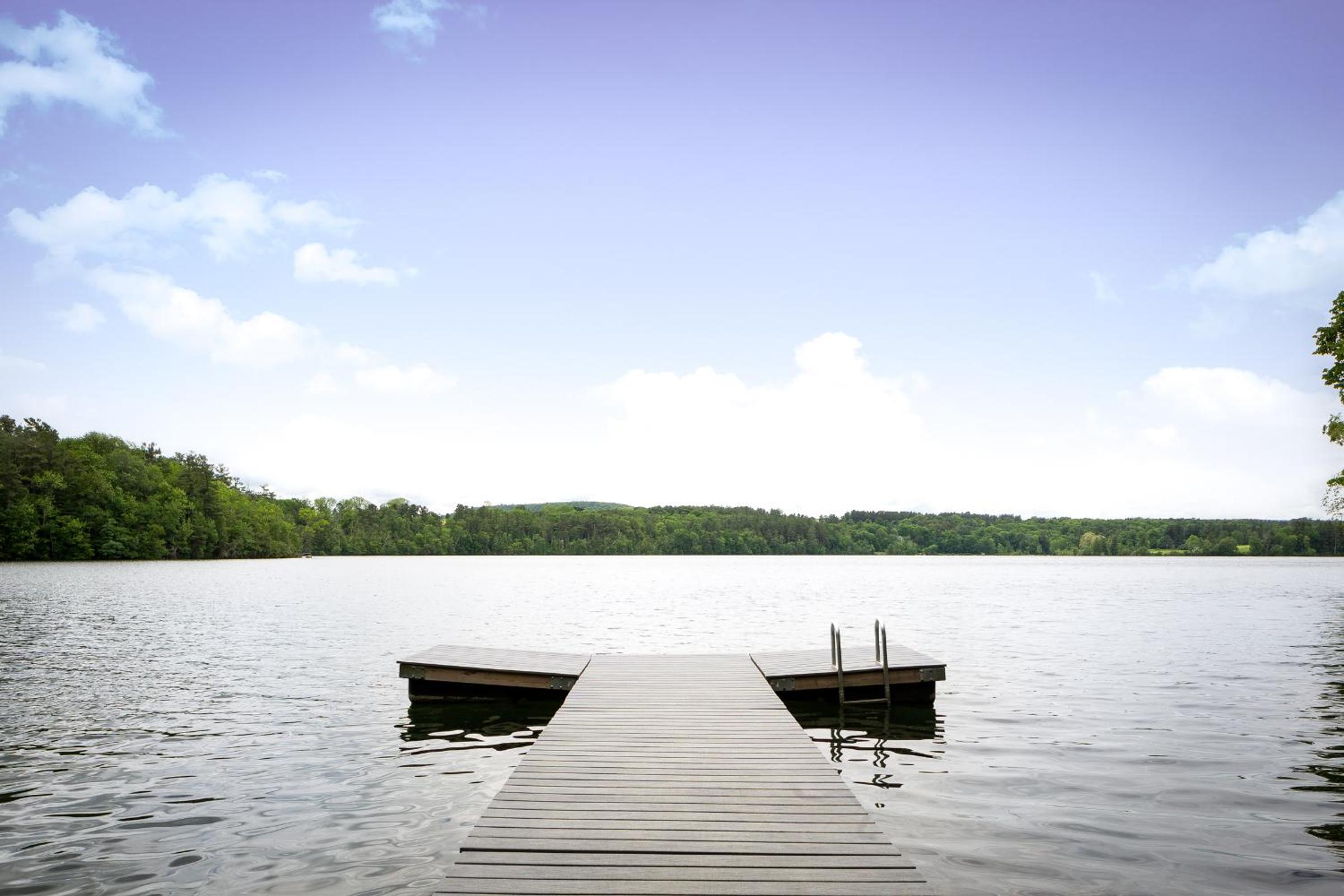 Lakehouse Inn