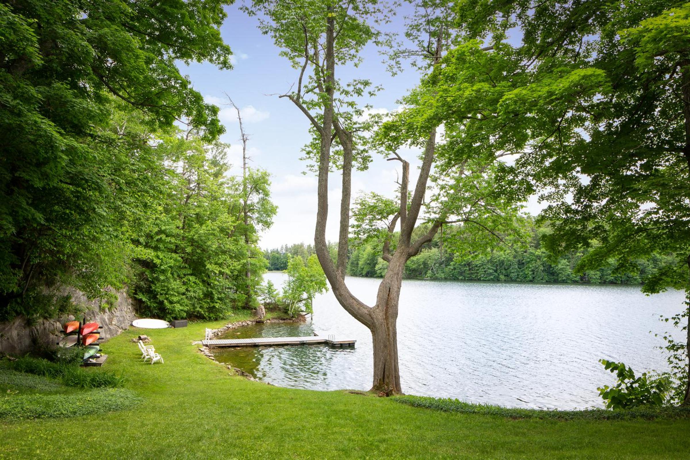 Lakehouse Inn