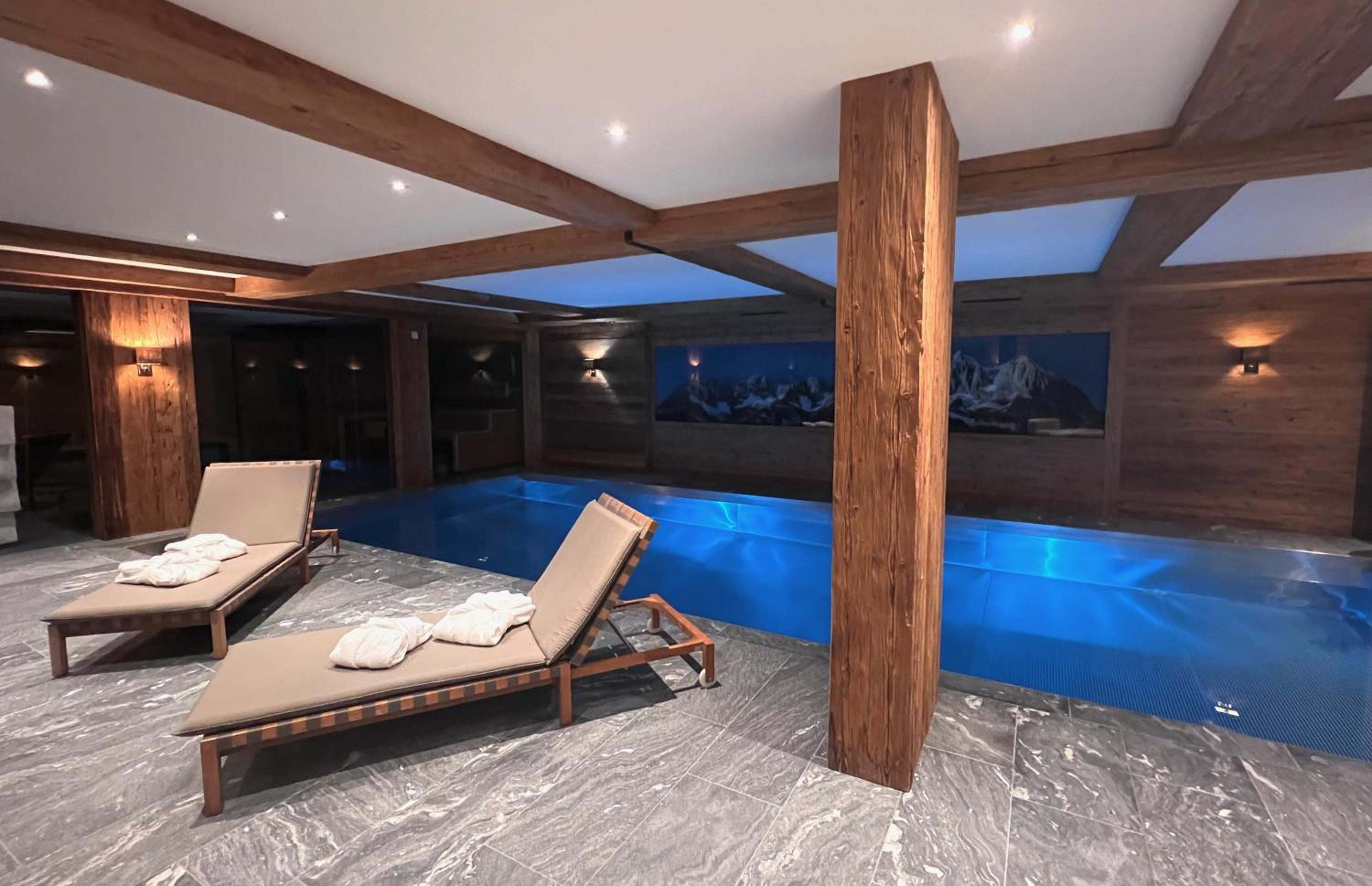 HIDEAWAY DESIGN CHALET by Belle Stay