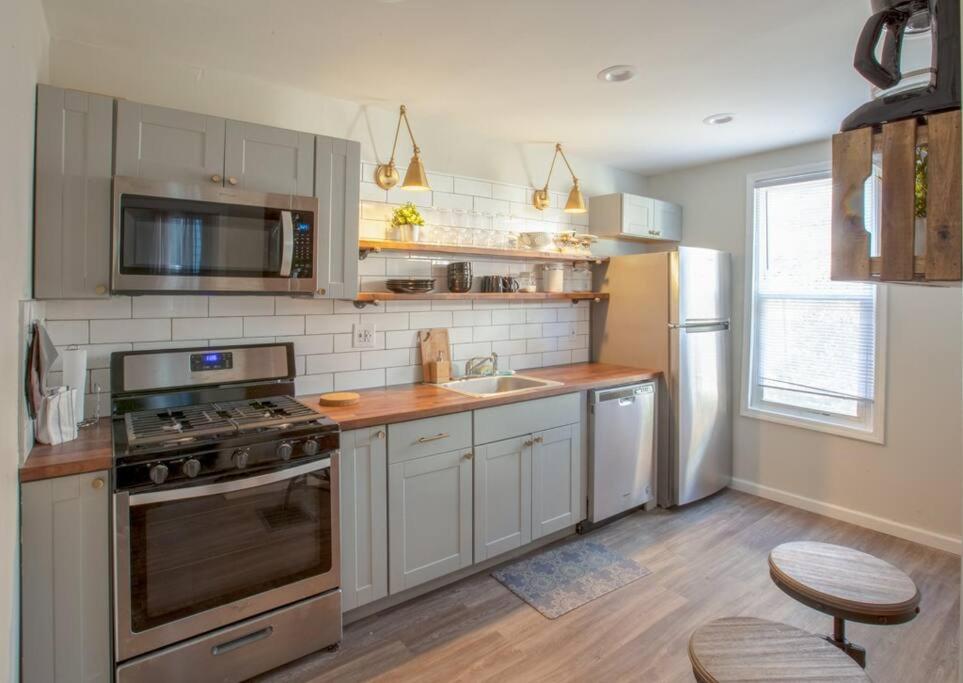 Beautiful One Bedroom City Oasis view 3