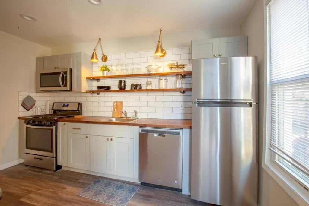Beautiful One Bedroom City Oasis view 4
