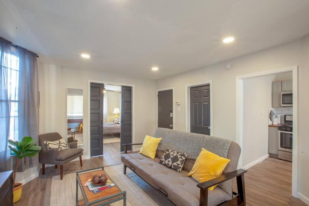 Beautiful One Bedroom City Oasis view 5