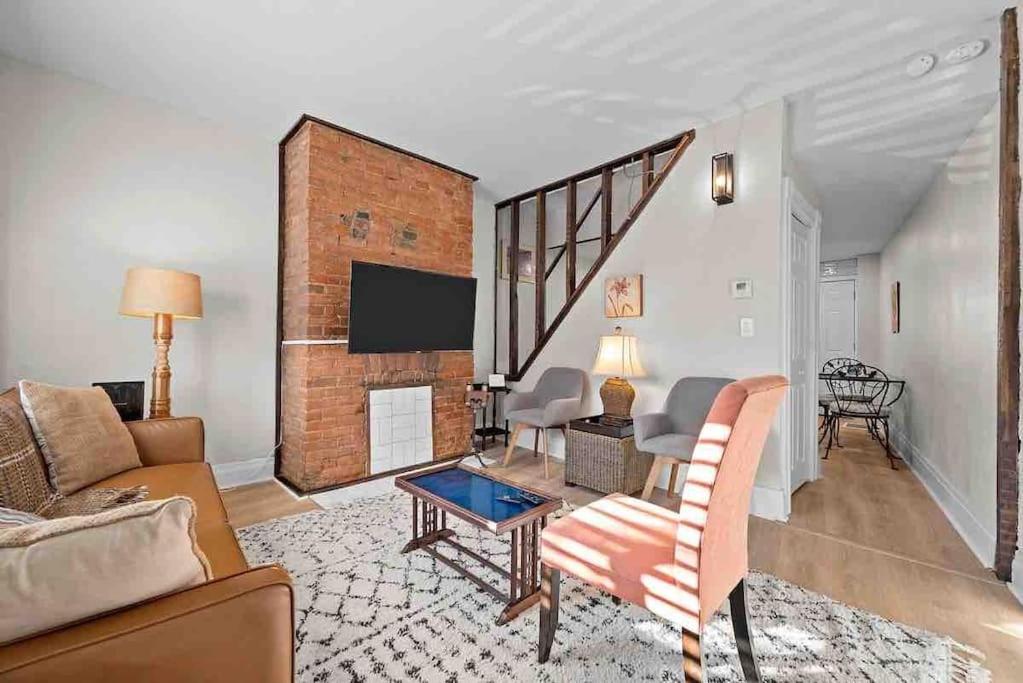 Hip and Bright Lawerenceville 2 Bed Easy Parking view 3