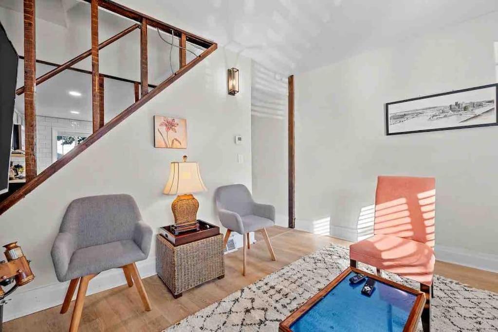 Hip and Bright Lawerenceville 2 Bed Easy Parking view 5