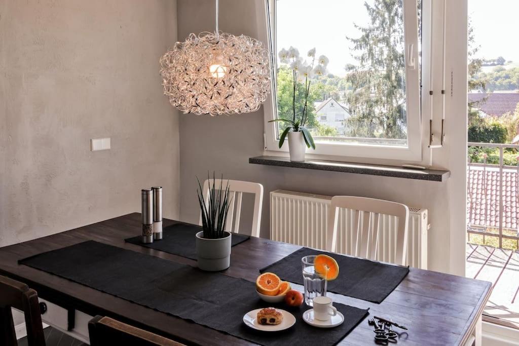 Charmante, großzügige Ferienwohnung Villa Fleurie