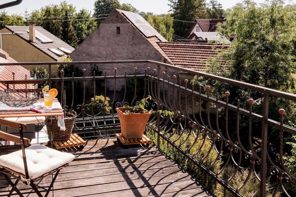 Charmante, großzügige Ferienwohnung Villa Fleurie