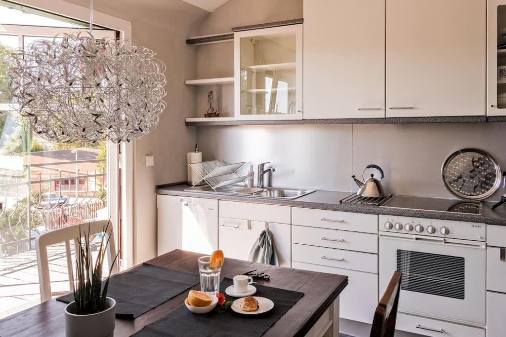 Charmante, großzügige Ferienwohnung Villa Fleurie