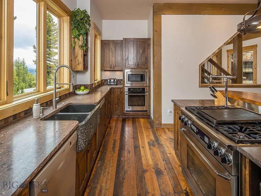 Luxury Mountain Retreat view 2