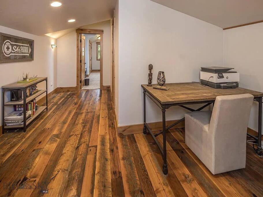 Luxury Mountain Retreat view 3