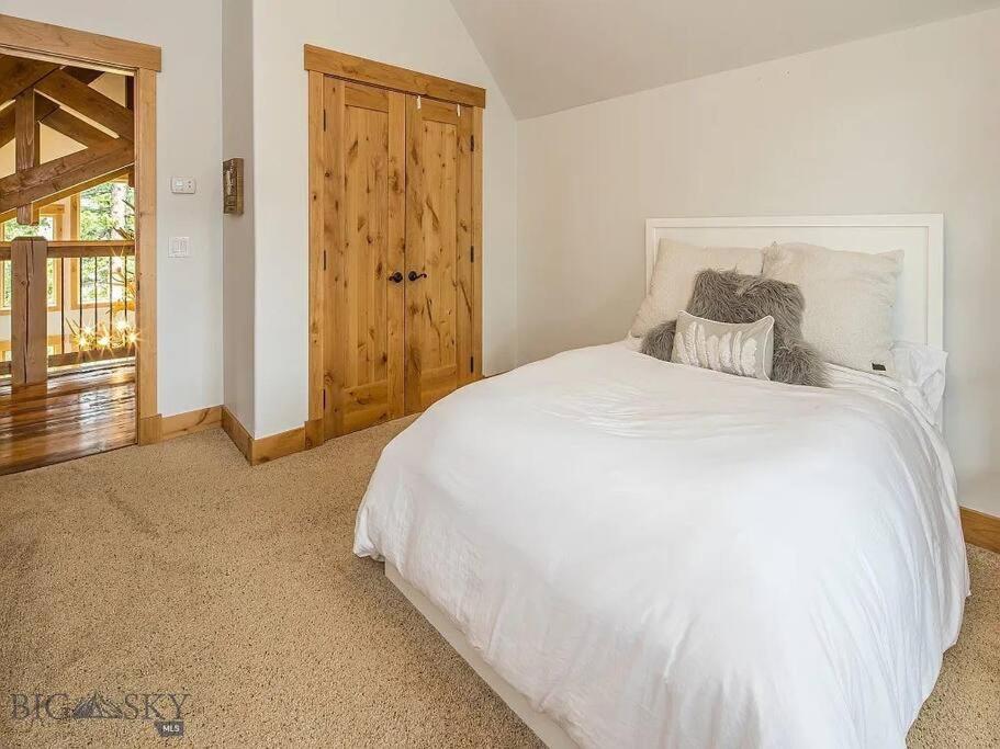 Luxury Mountain Retreat view 5
