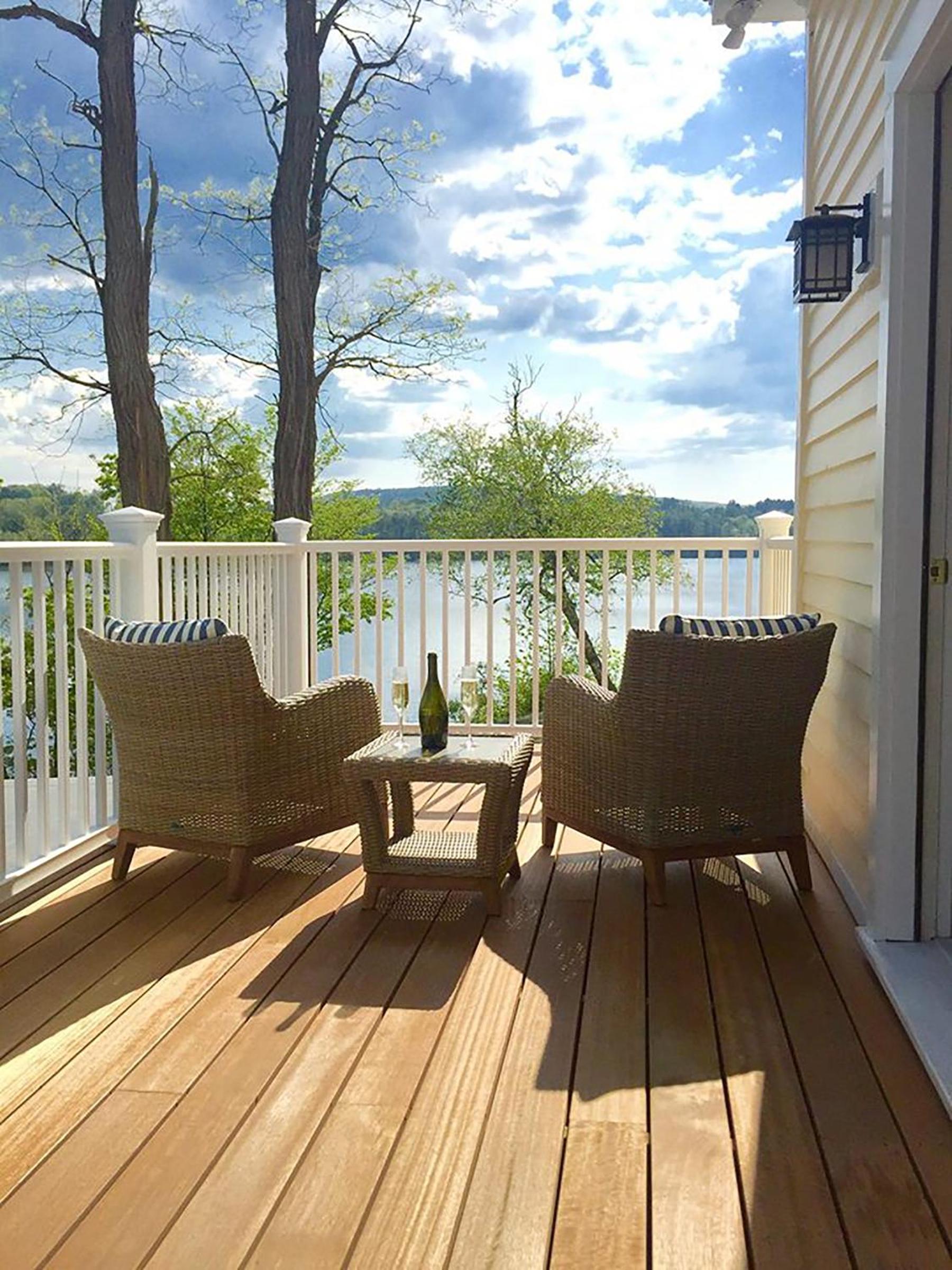 Lakehouse Inn
