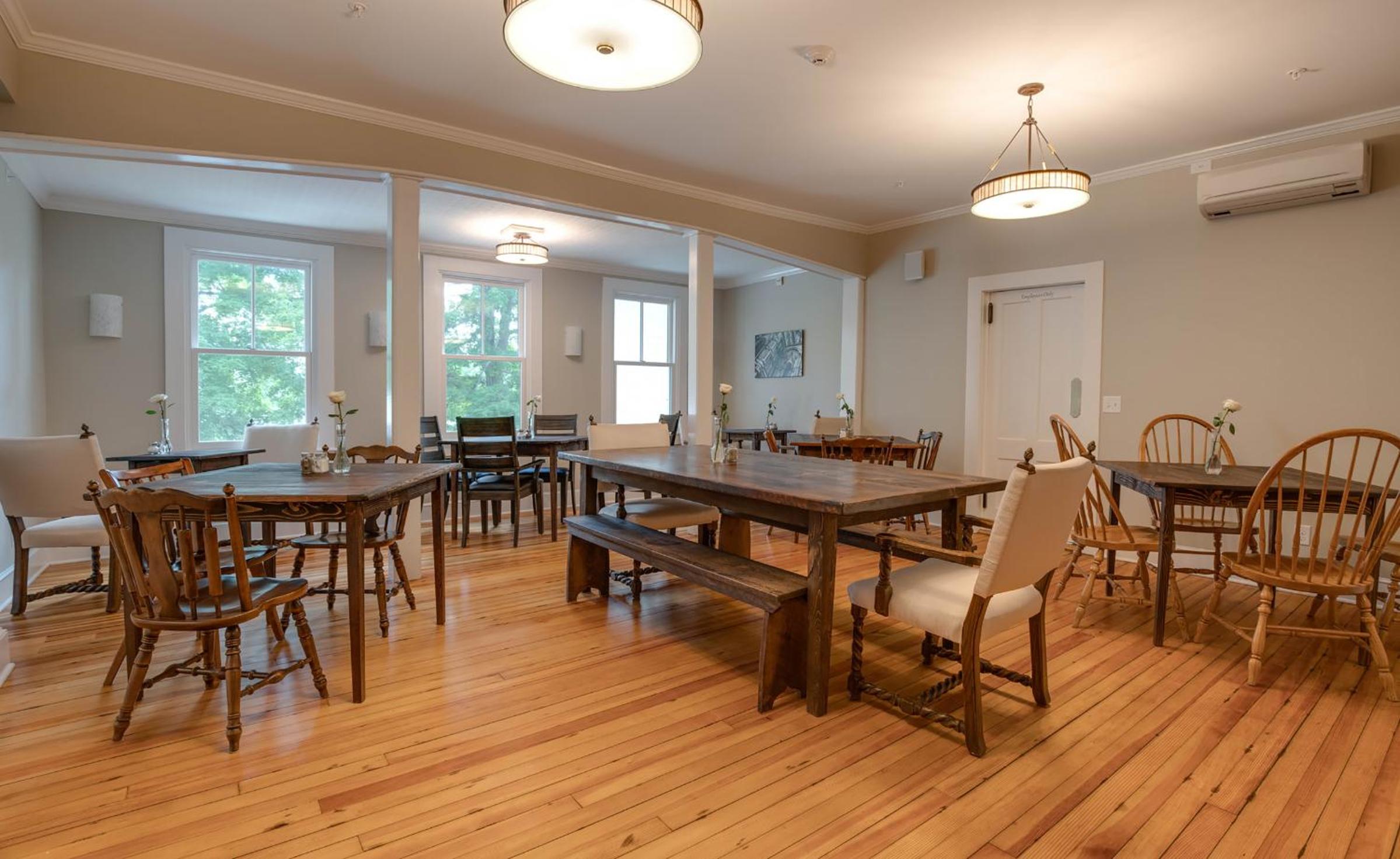 Lakehouse Inn