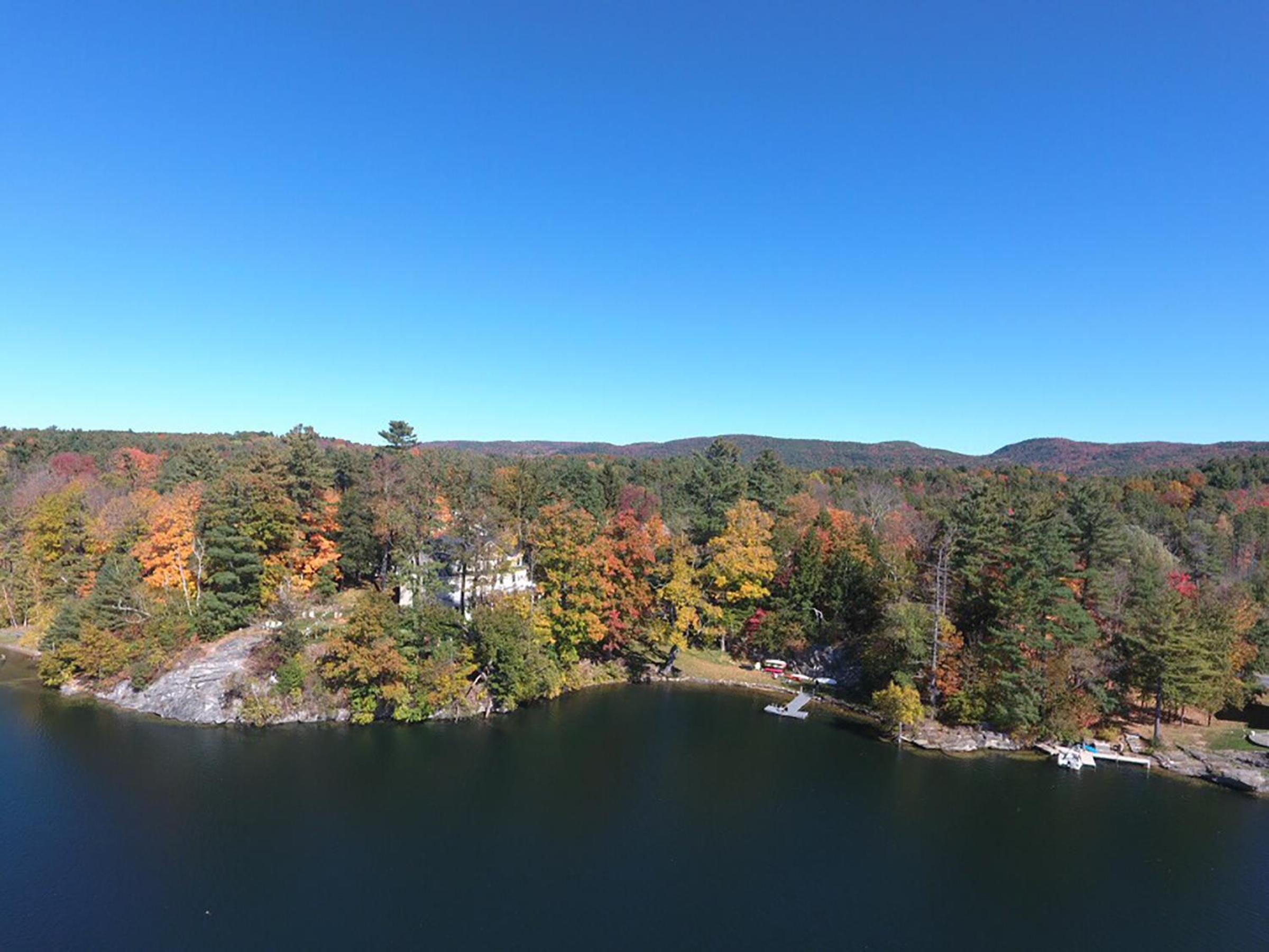 Lakehouse Inn