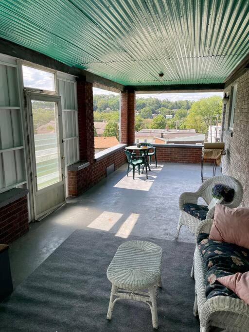 Modern & Chic XL Studio w EZ City Airport Access view 2
