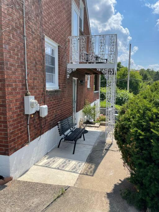 Modern & Chic XL Studio w EZ City Airport Access view 4