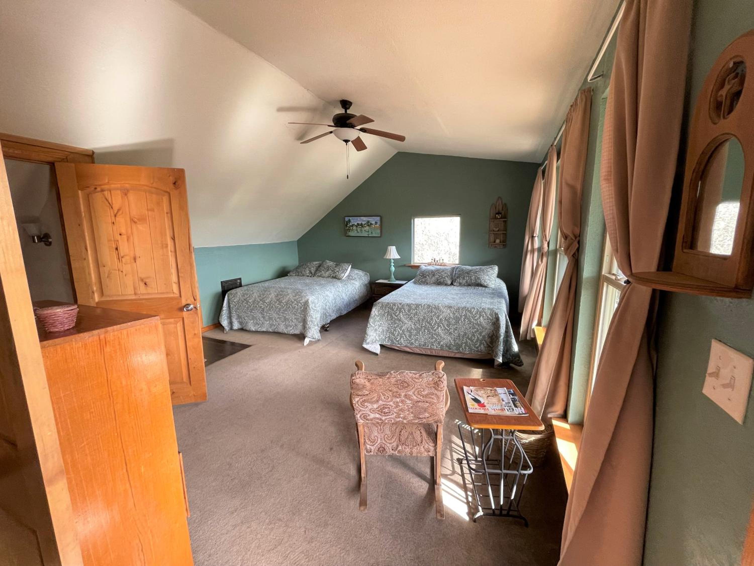Marble Falls Vacations - The Cedar House at Creekside Camp Cabins - Property Image 5