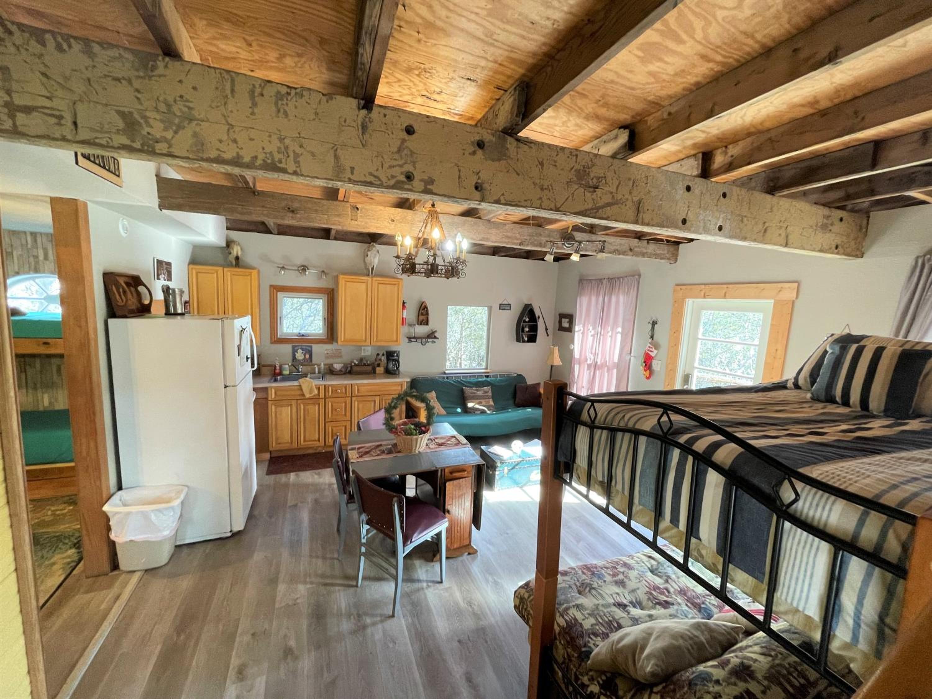 Marble Falls Vacations - The Cedar House at Creekside Camp Cabins - Property Image 4