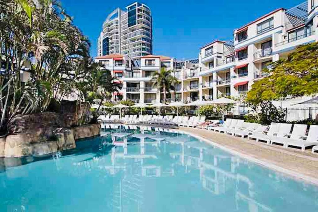Gold Coast Calypso Resort, Coolangatta Beach