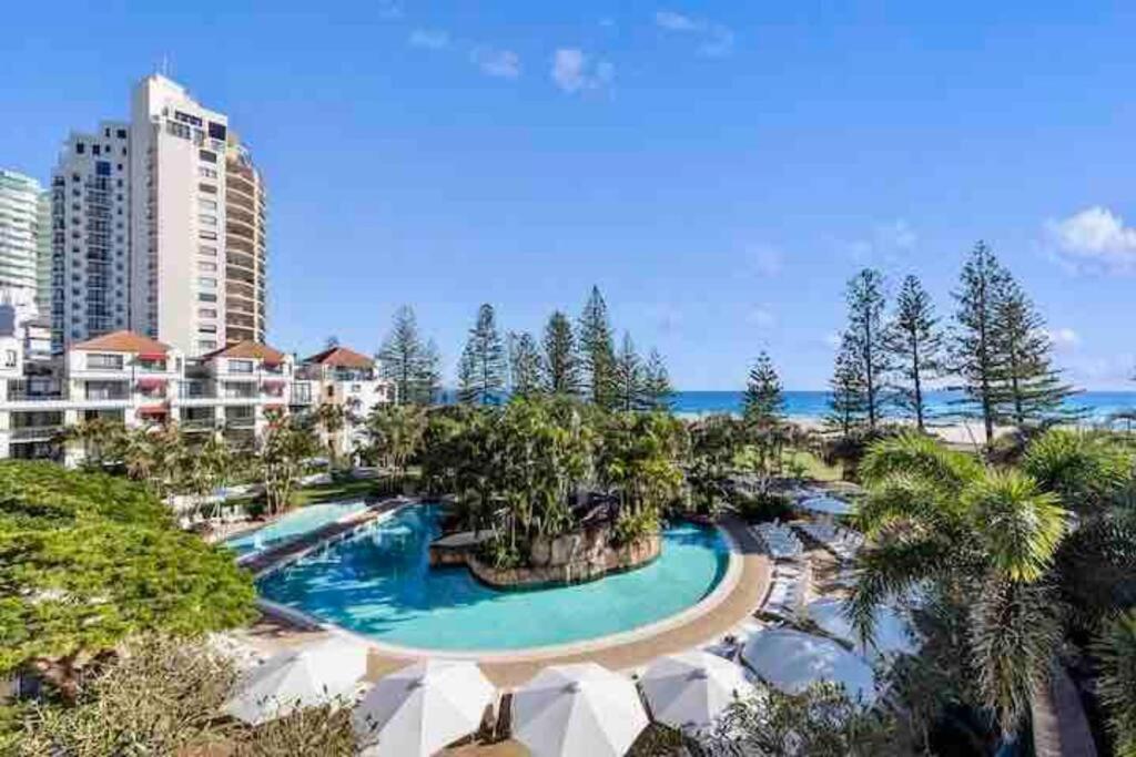 Gold Coast Calypso Resort, Coolangatta Beach