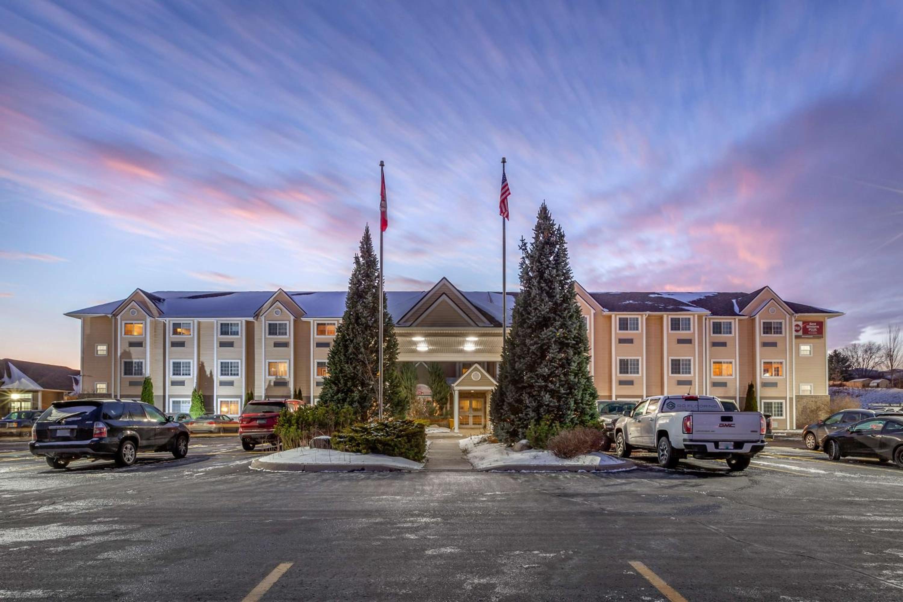 Woodstock Vacations - Best Western Plus Woodstock Inn  Suites - Property Image 4