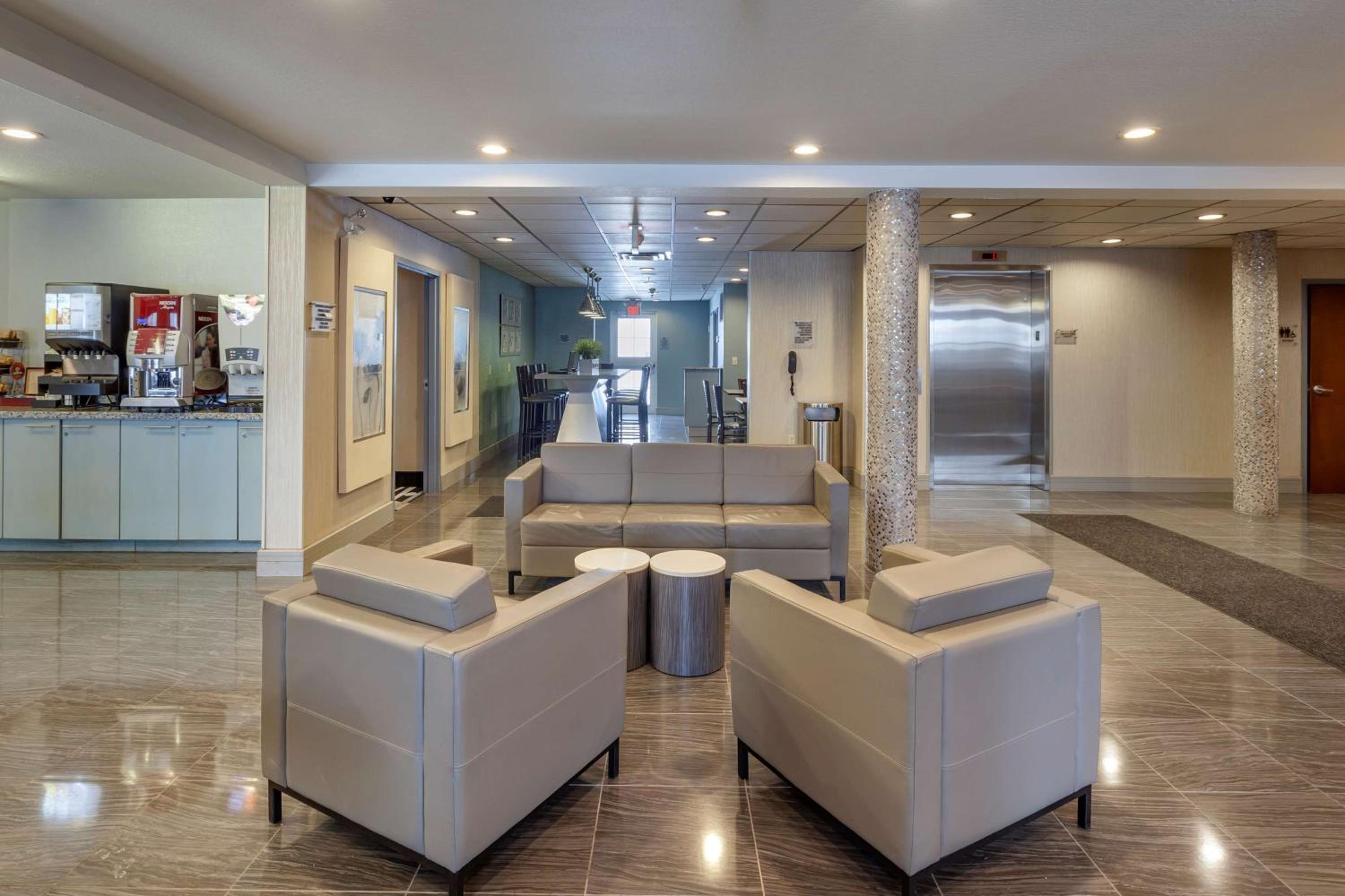 Woodstock Vacations - Best Western Plus Woodstock Inn  Suites - Property Image 7