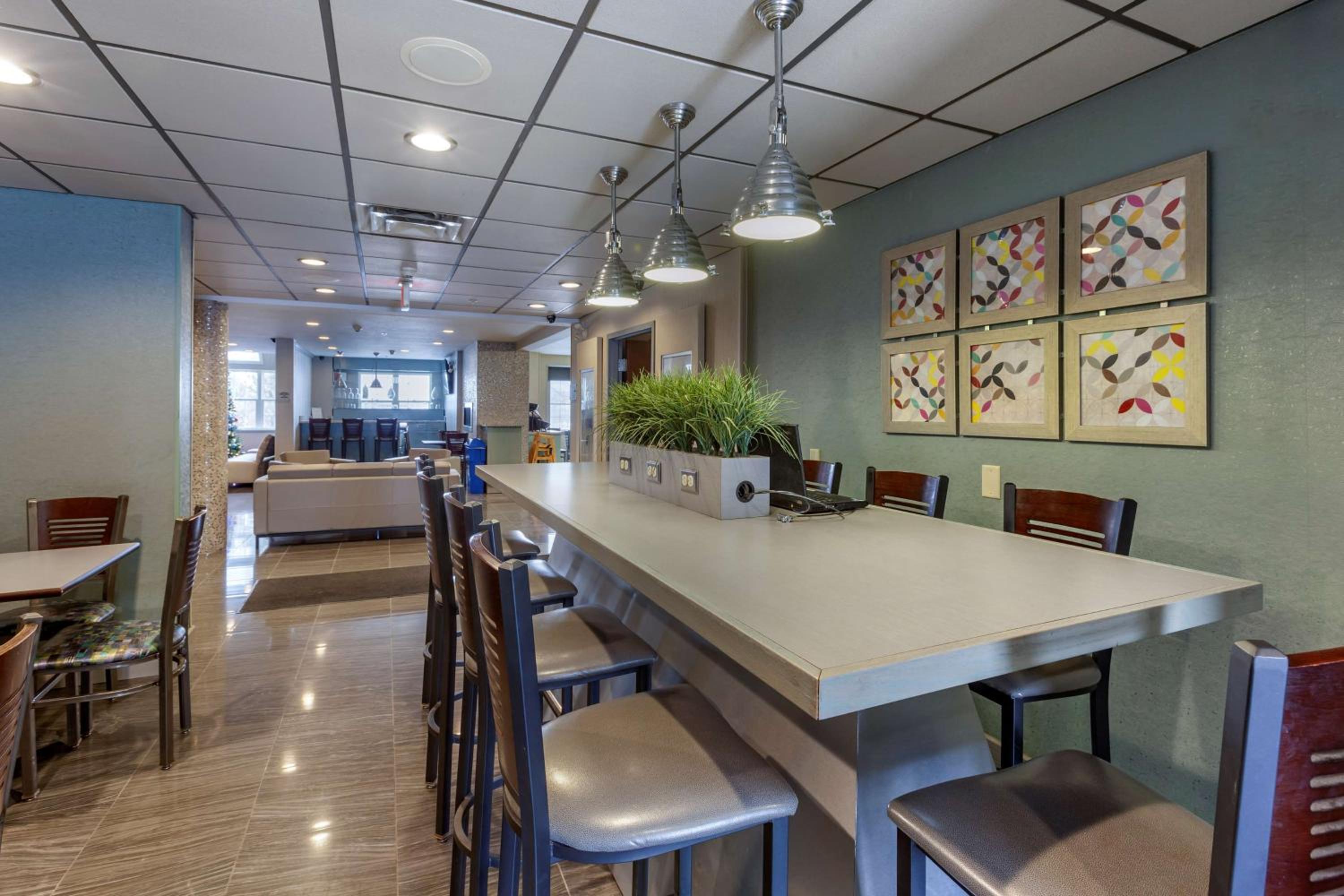 Woodstock Vacations - Best Western Plus Woodstock Inn  Suites - Property Image 9