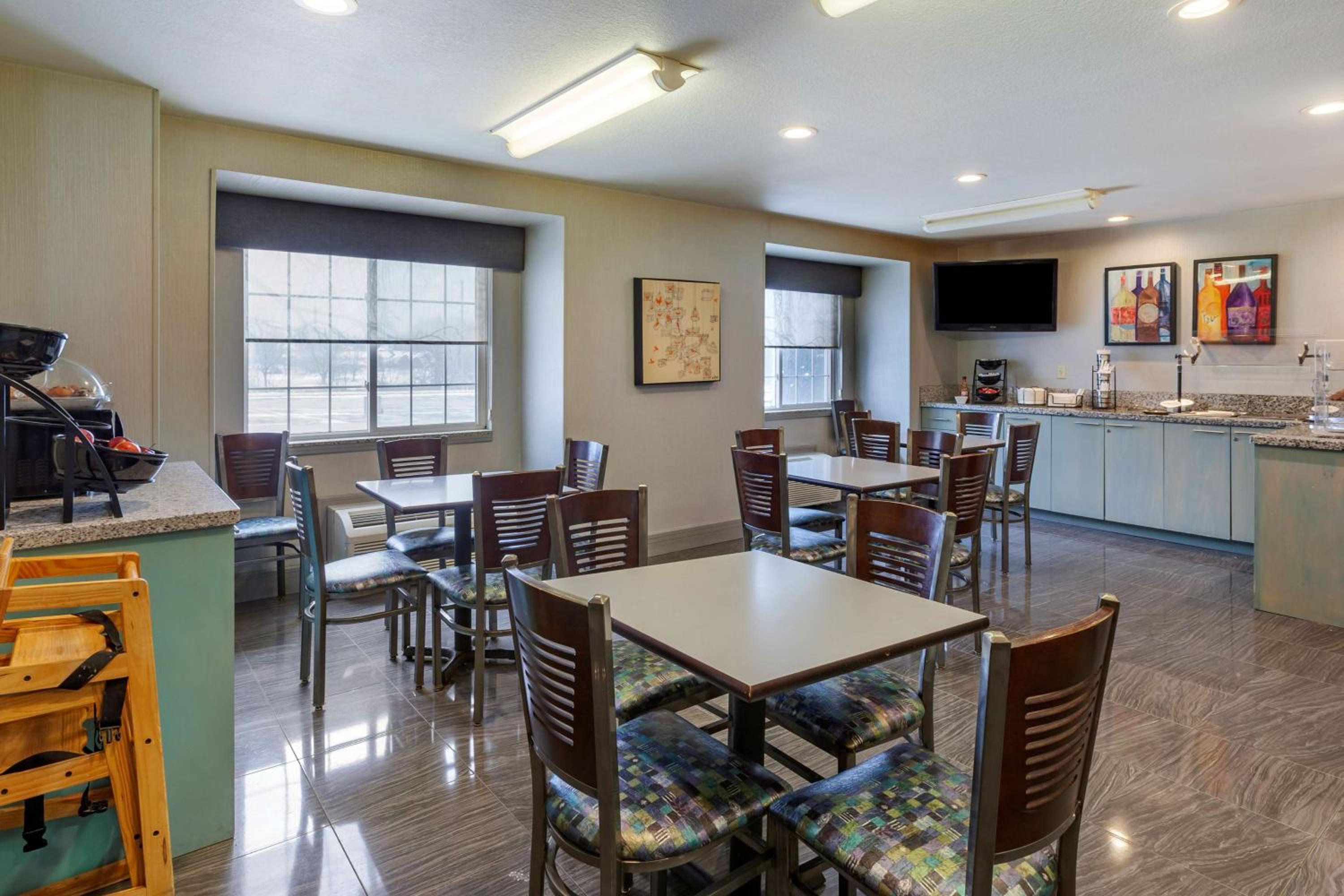 Woodstock Vacations - Best Western Plus Woodstock Inn  Suites - Property Image 3