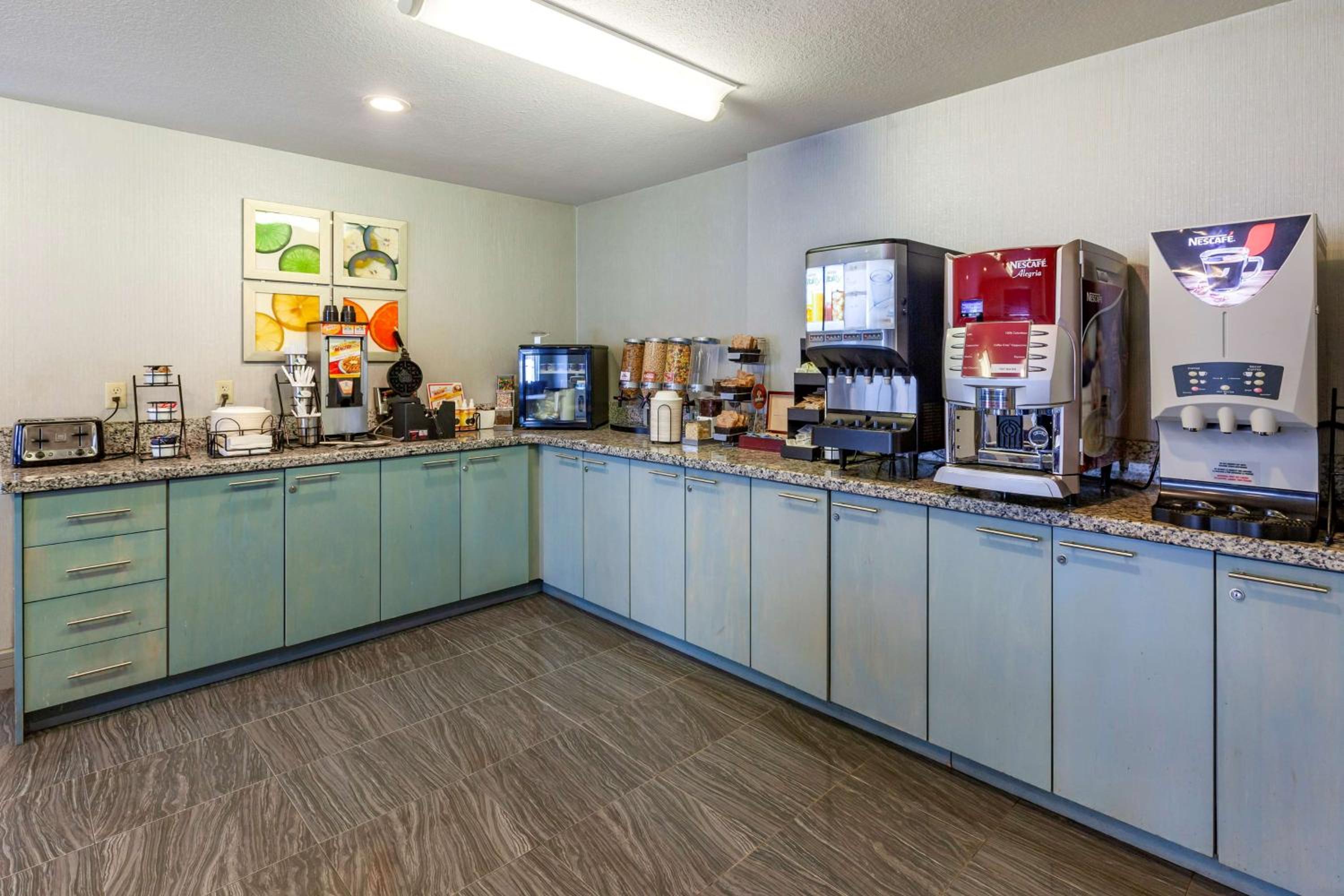 Woodstock Vacations - Best Western Plus Woodstock Inn  Suites - Property Image 4