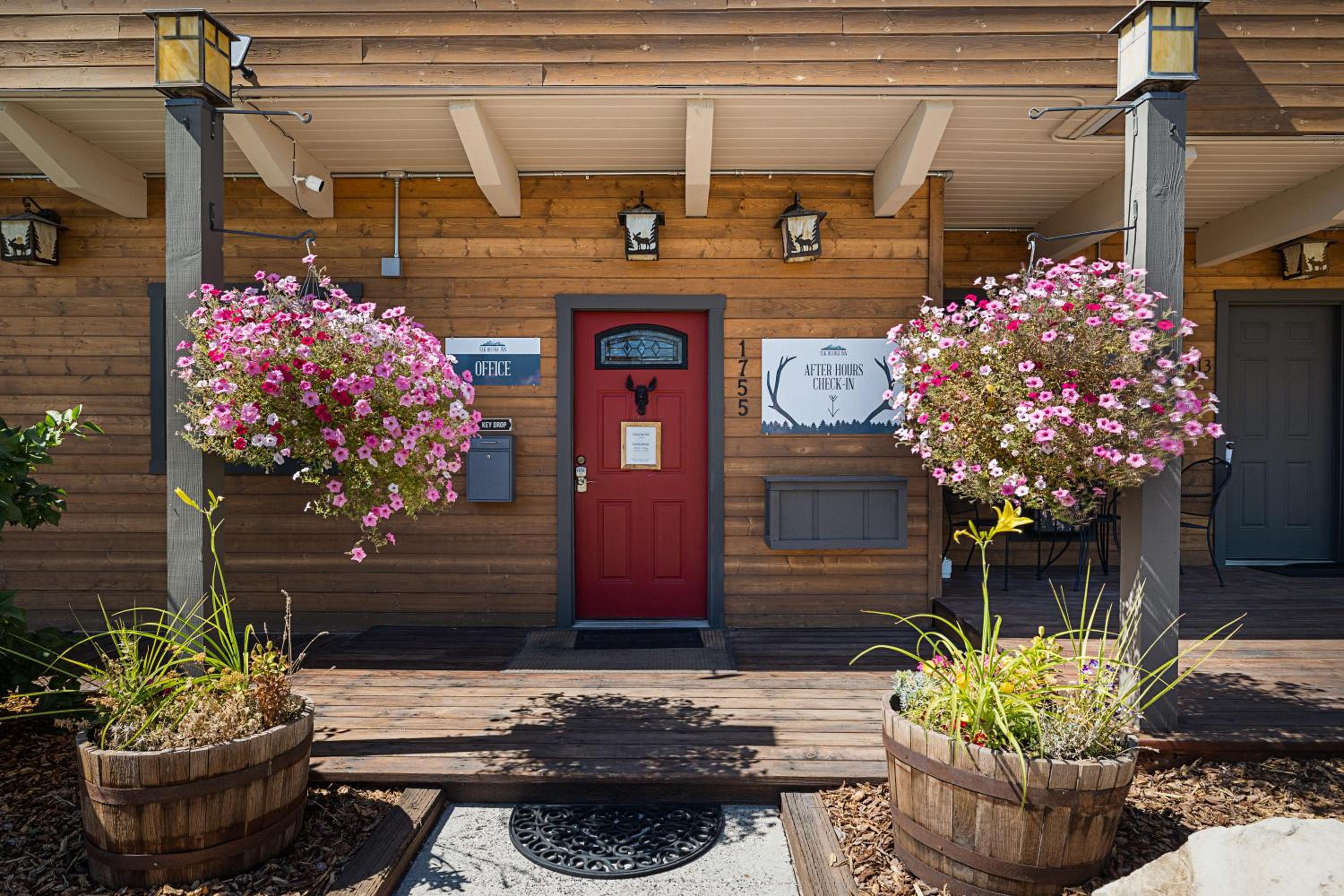 Elk Refuge Inn