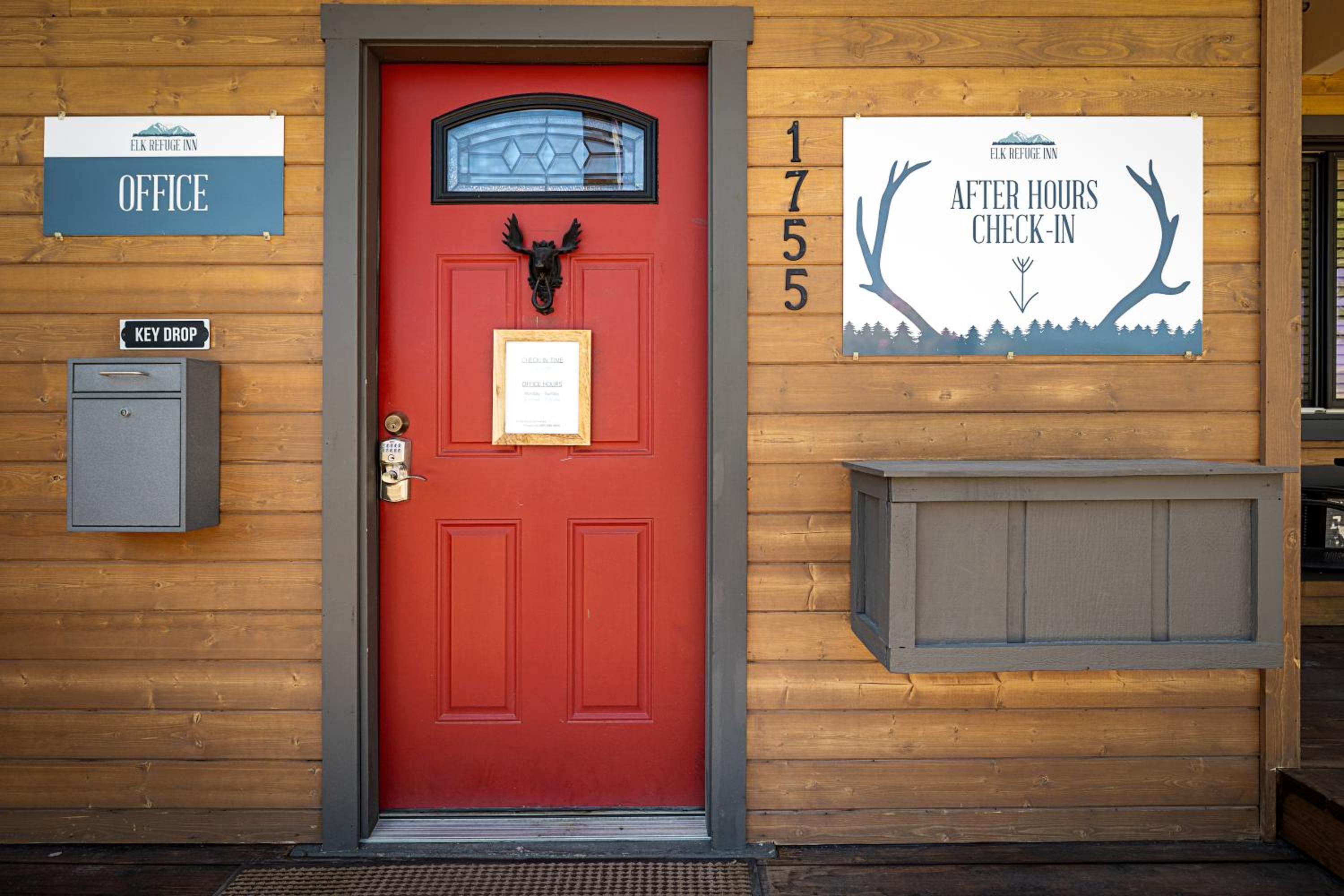 Elk Refuge Inn