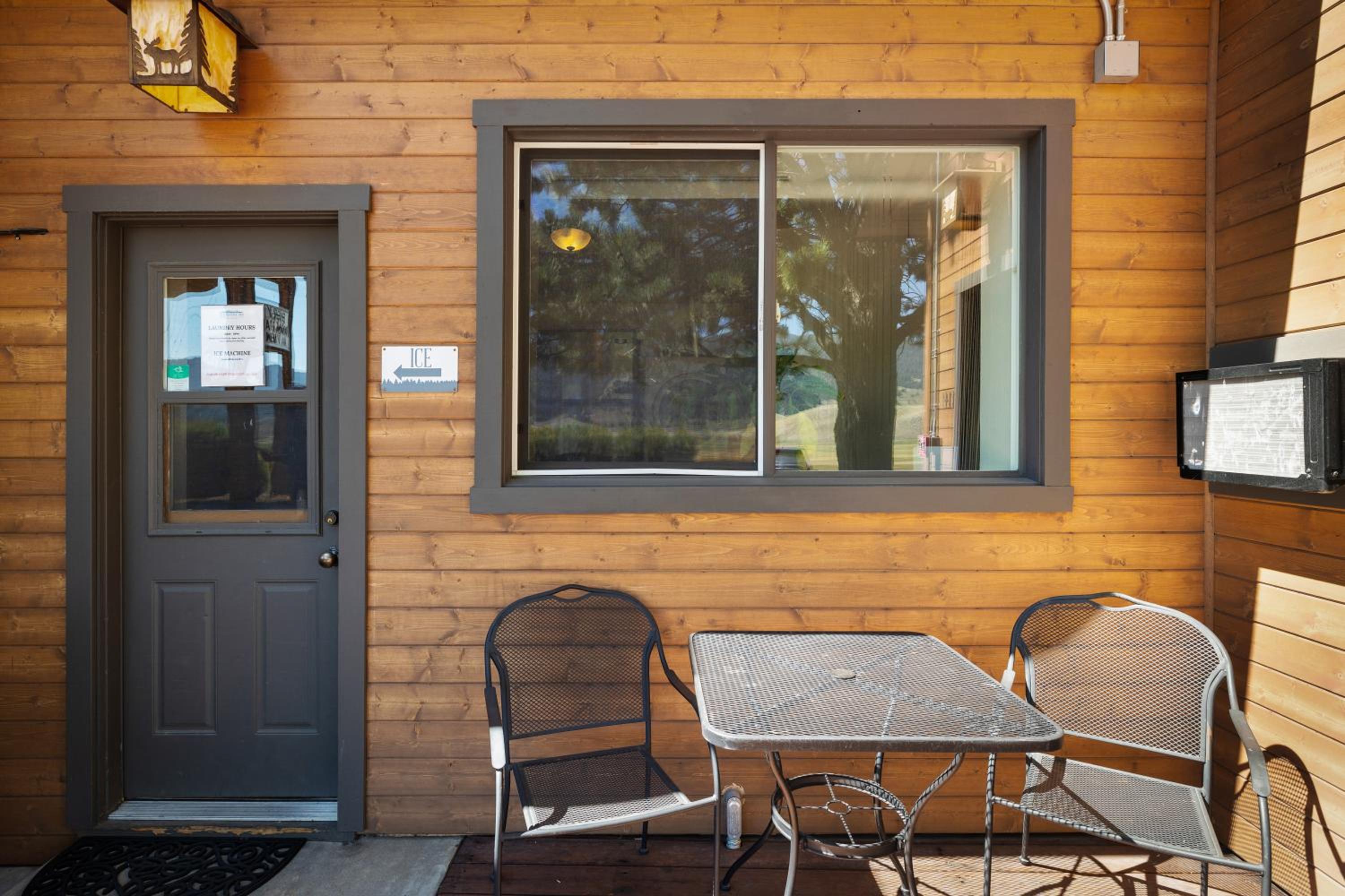 Elk Refuge Inn