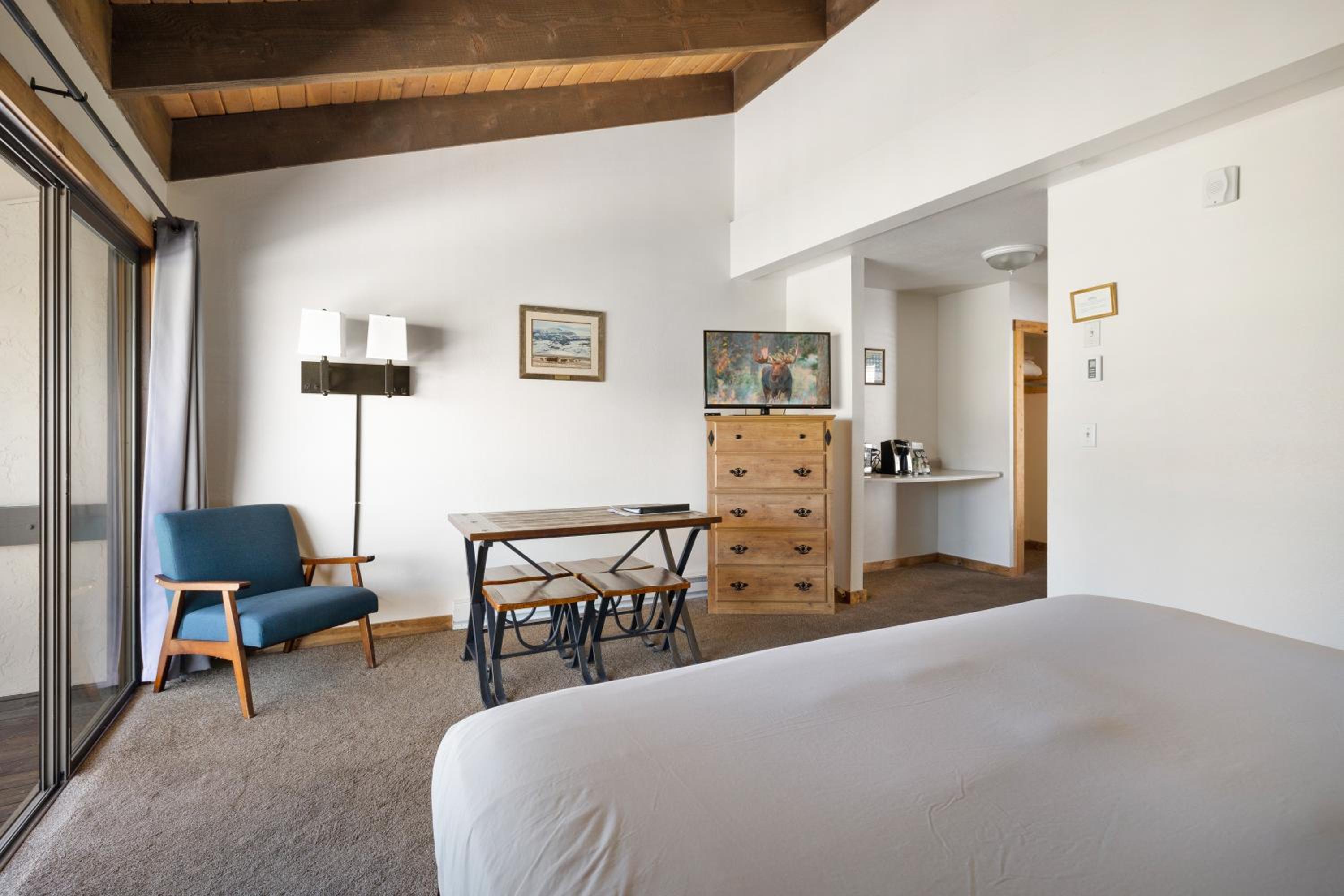Elk Refuge Inn