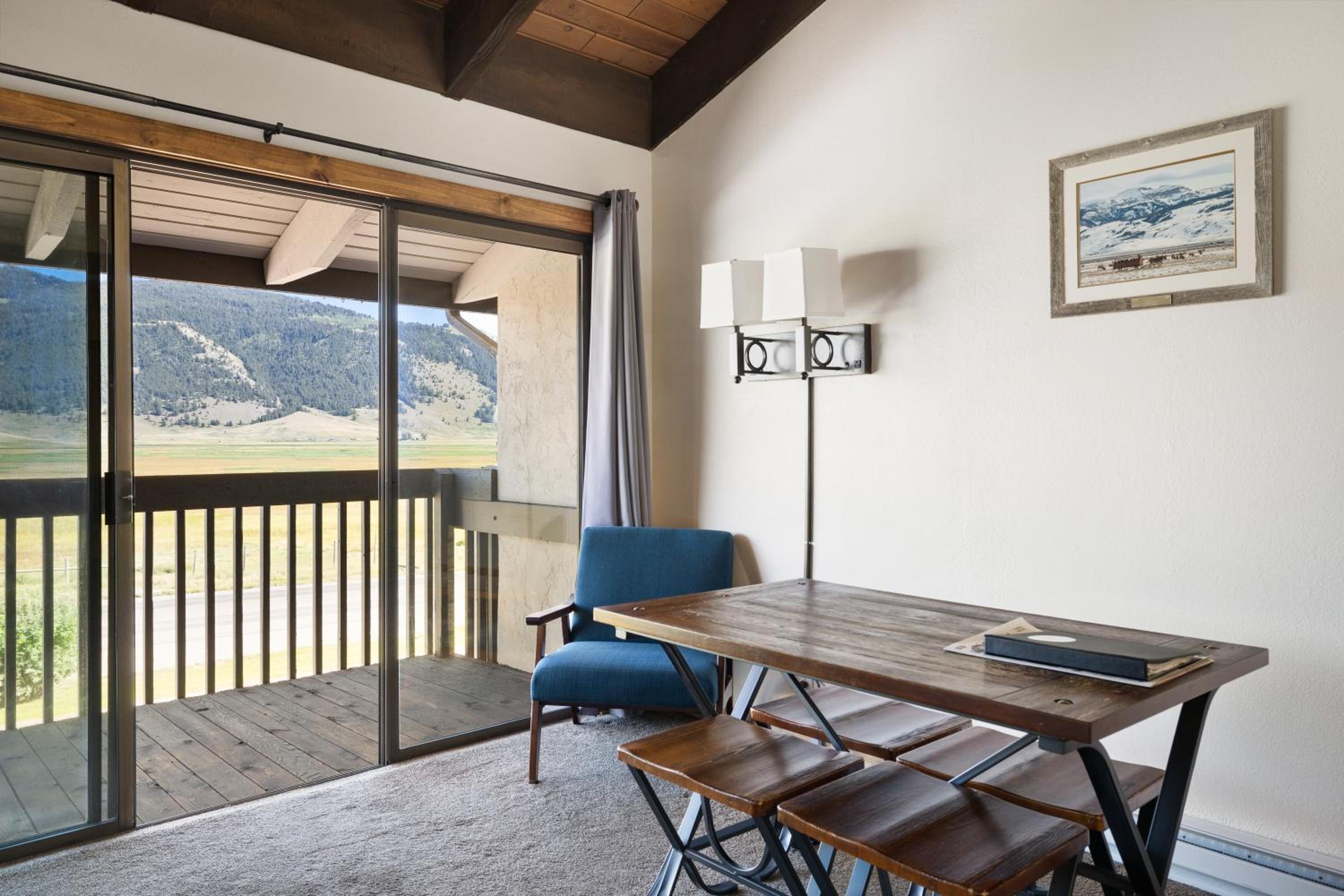Elk Refuge Inn