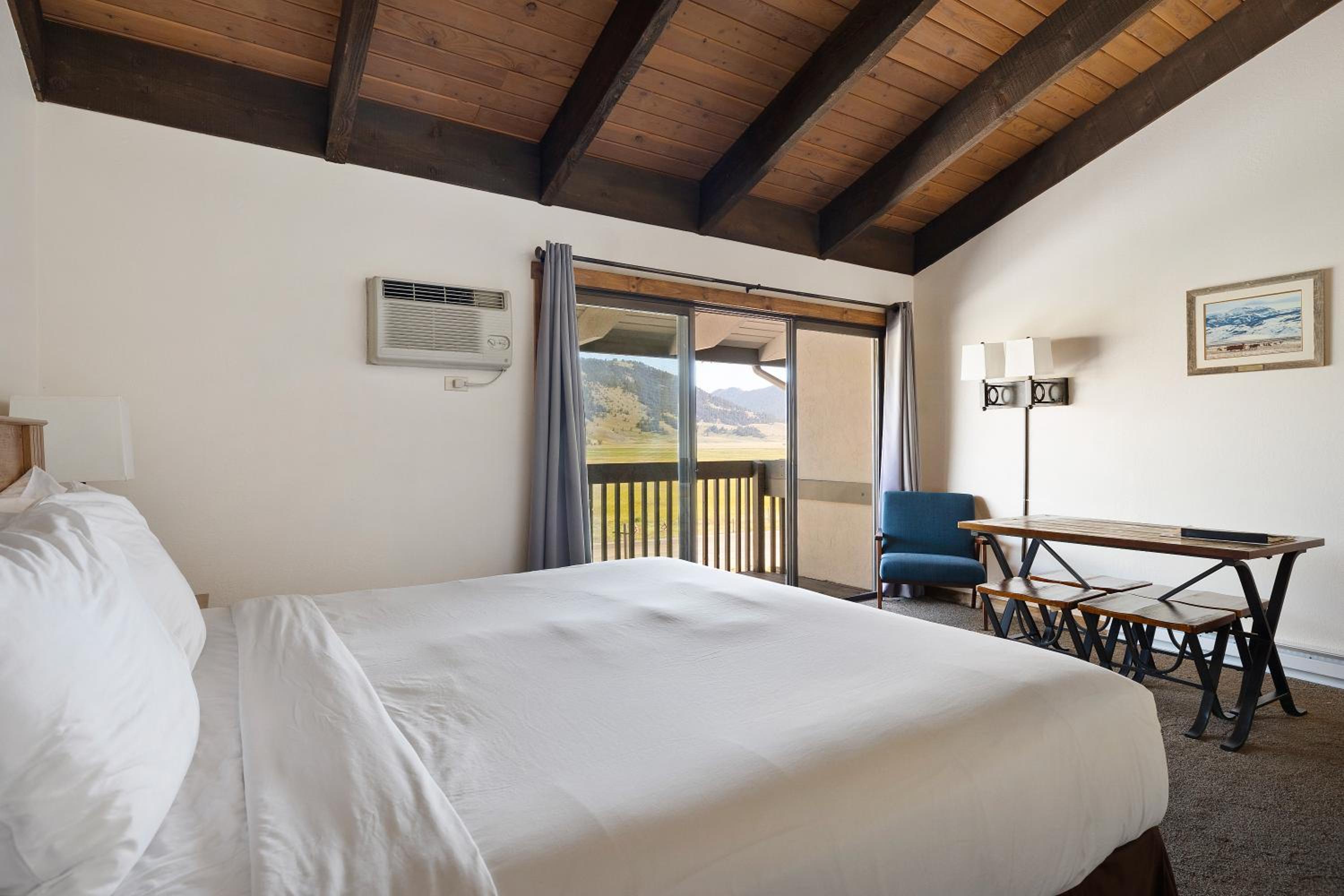 Elk Refuge Inn