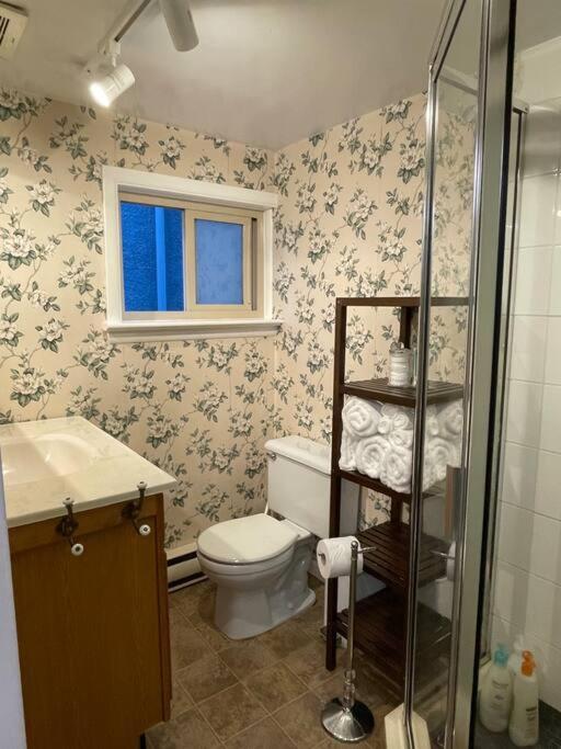 Parlor Suite in Heritage Manor, Fairfield, near DT
