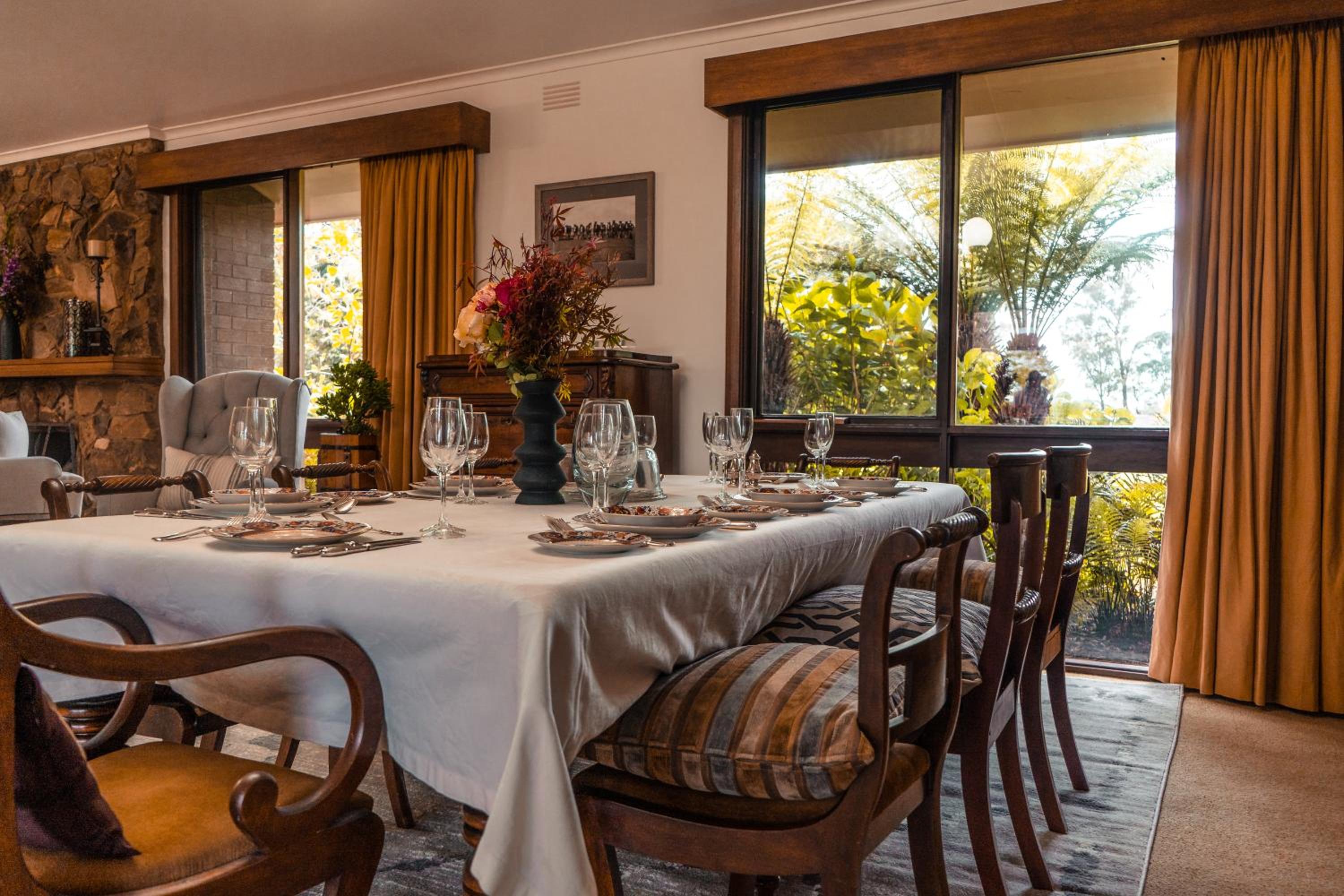Luxe Homestay 4 BEDROOM Option at 6 O'Clock Shadows