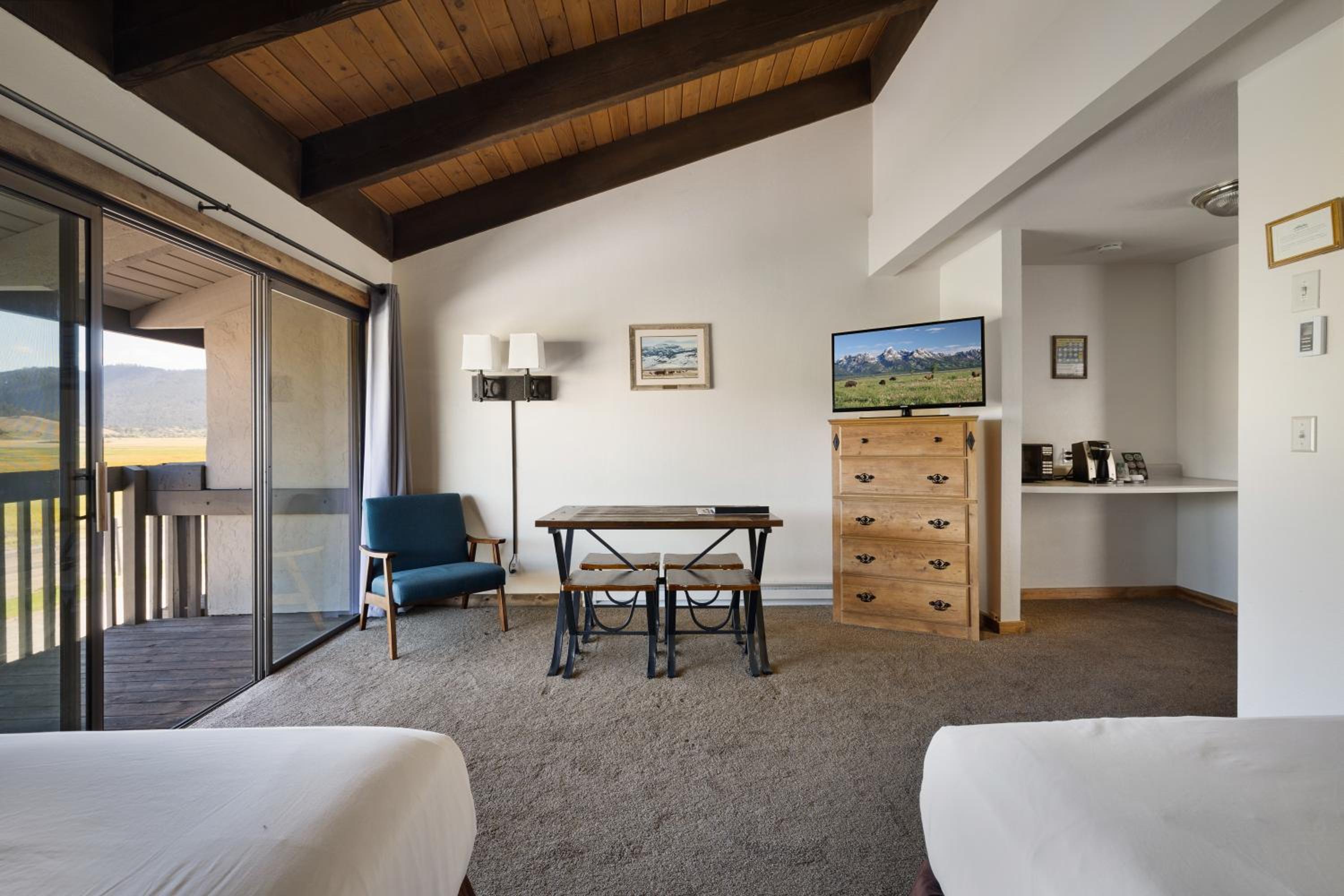 Elk Refuge Inn