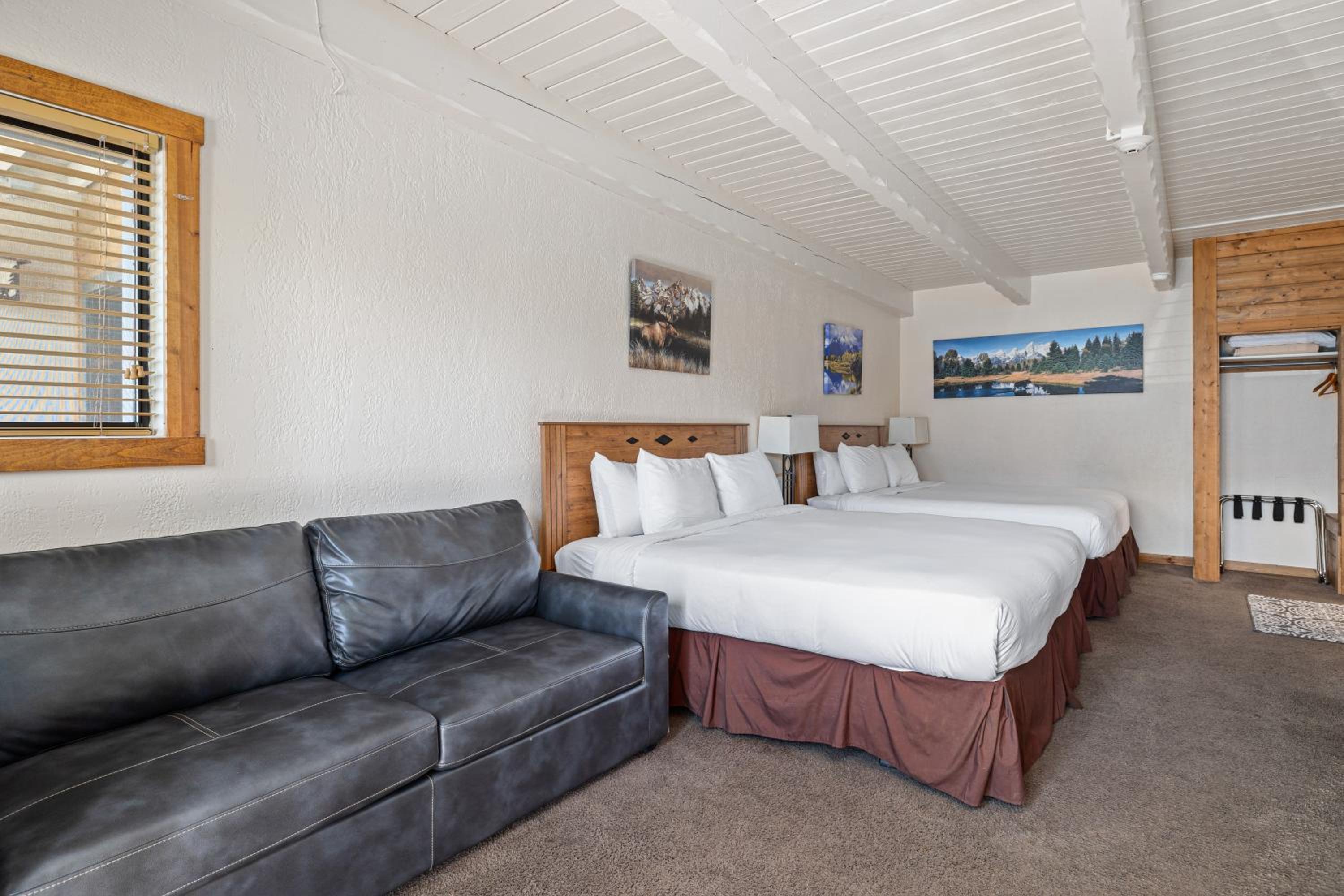 Elk Refuge Inn
