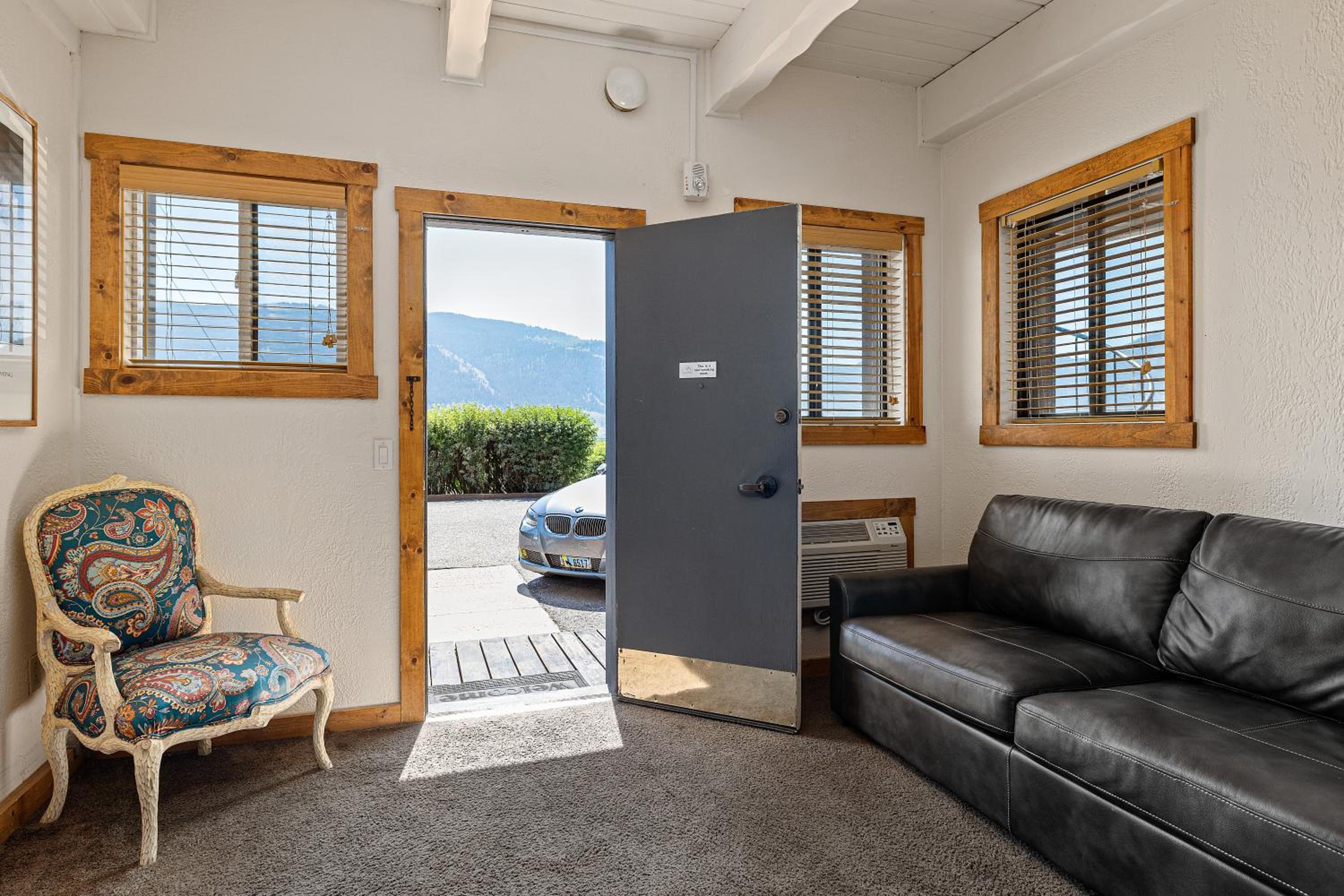 Elk Refuge Inn