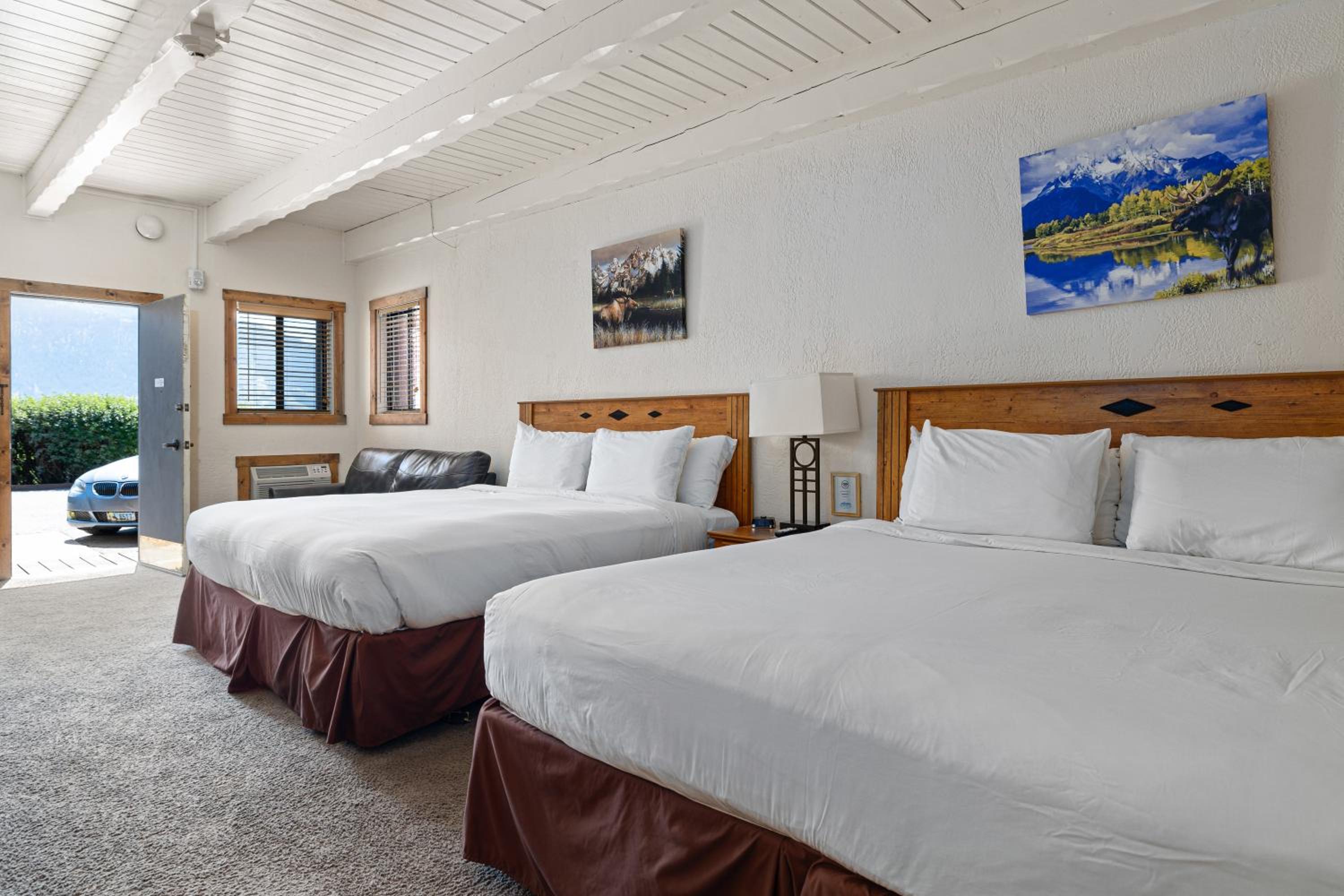 Elk Refuge Inn