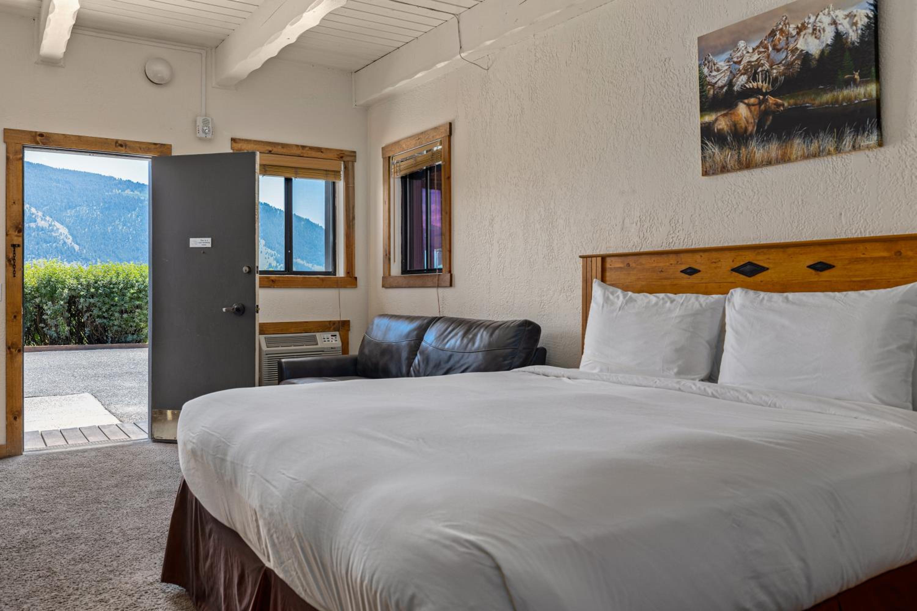 Elk Refuge Inn
